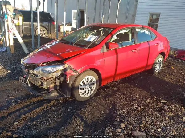 5YFBURHE6HP655136 2017 TOYOTA COROLLA - Image 2