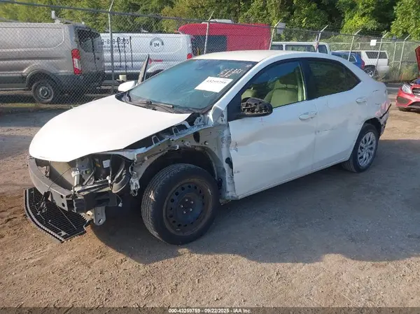 5YFBURHE6HP655279 2017 TOYOTA COROLLA - Image 2