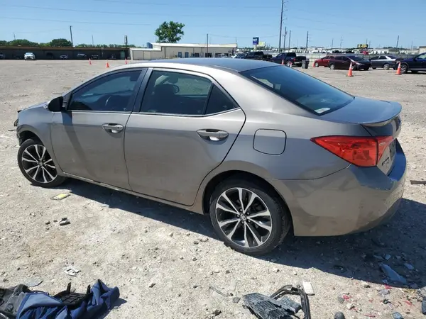 5YFBURHE6HP657520 2017 TOYOTA COROLLA - Image 2