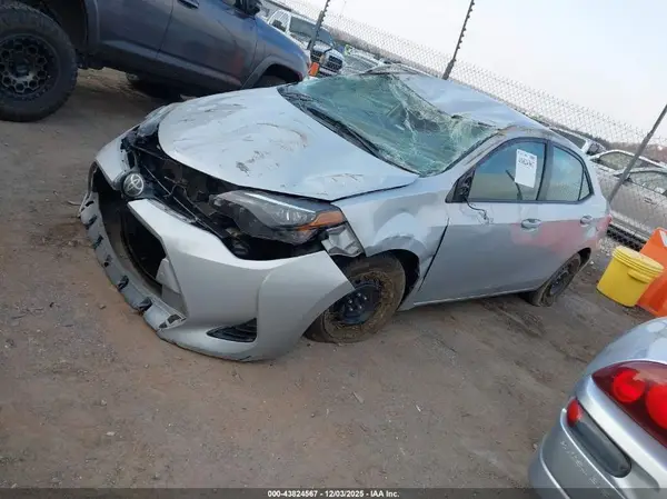 5YFBURHE6HP660143 2017 TOYOTA COROLLA - Image 2