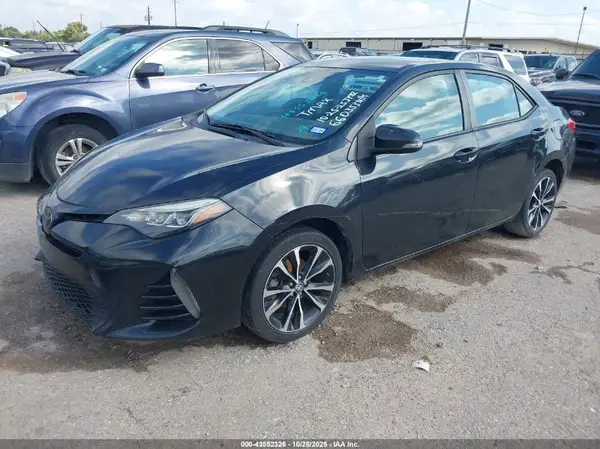5YFBURHE6HP660353 2017 TOYOTA COROLLA - Image 2
