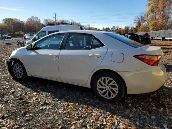 5YFBURHE6HP660725 2017 TOYOTA COROLLA - Image 2
