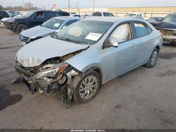 5YFBURHE6HP664676 2017 TOYOTA COROLLA - Image 2