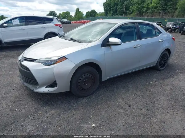 5YFBURHE6HP664953 2017 TOYOTA COROLLA - Image 2