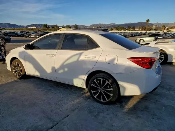 5YFBURHE6HP665097 2017 TOYOTA COROLLA - Image 2