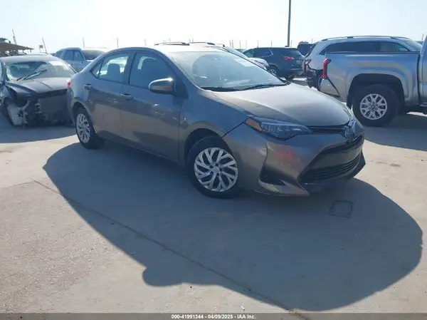 5YFBURHE6HP670722 2017 TOYOTA COROLLA - Image 1