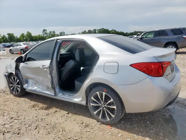 5YFBURHE6HP672535 2017 TOYOTA COROLLA - Image 2