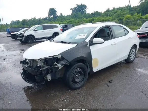 5YFBURHE6HP672700 2017 TOYOTA COROLLA - Image 2