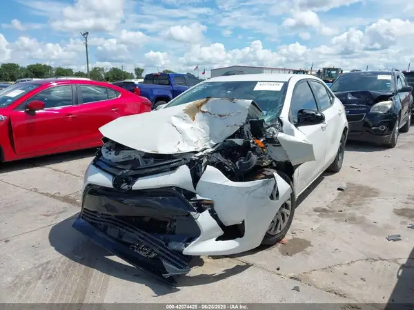 5YFBURHE6HP674236 2017 TOYOTA COROLLA - Image 2