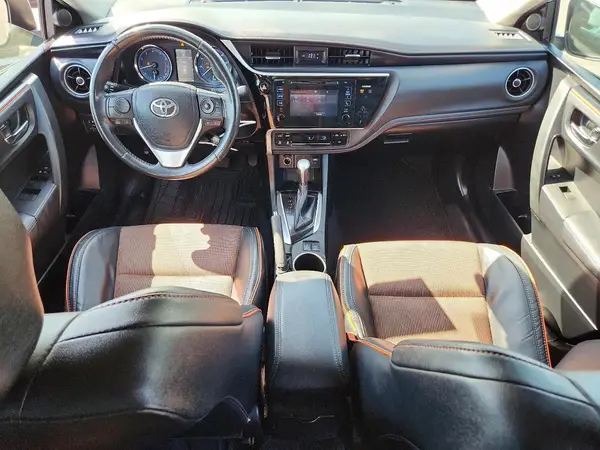 5YFBURHE6HP677900 2017 TOYOTA COROLLA - Image 8