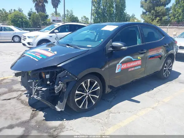 5YFBURHE6HP679565 2017 TOYOTA COROLLA - Image 2
