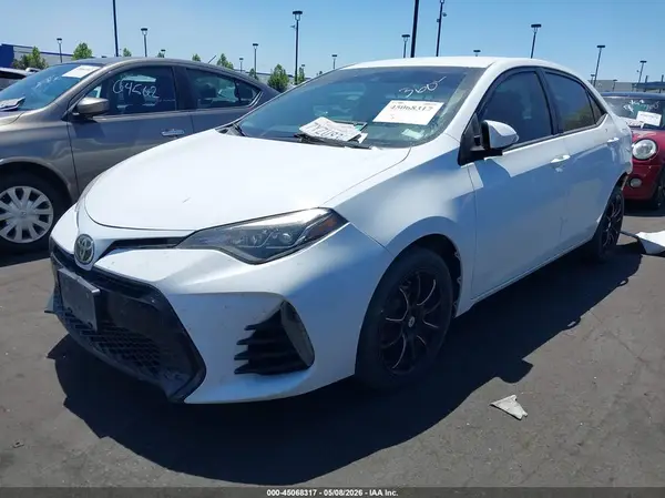 5YFBURHE6HP679808 2017 TOYOTA COROLLA - Image 2
