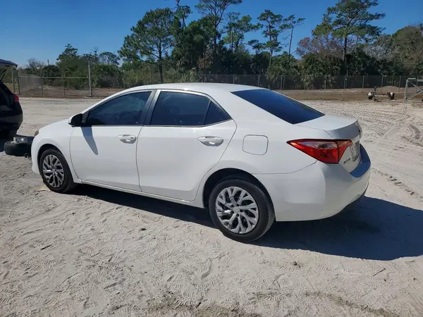 5YFBURHE6HP682031 2017 TOYOTA COROLLA - Image 2