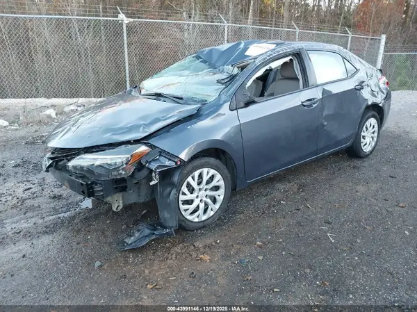 5YFBURHE6HP688850 2017 TOYOTA COROLLA - Image 2