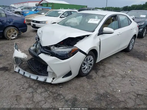 5YFBURHE6HP692672 2017 TOYOTA COROLLA - Image 2