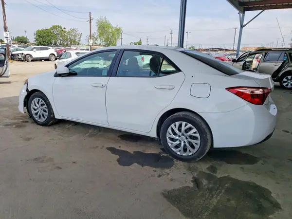 5YFBURHE6HP694065 2017 TOYOTA COROLLA - Image 2
