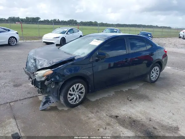5YFBURHE6HP694888 2017 TOYOTA COROLLA - Image 2