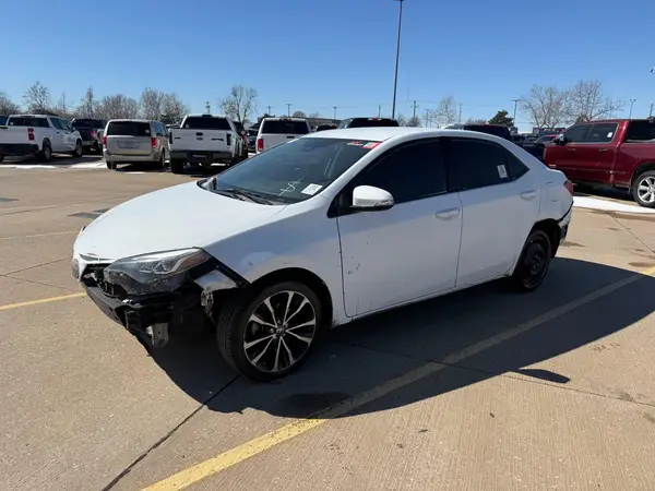 5YFBURHE6HP696379 2017 TOYOTA COROLLA - Image 2