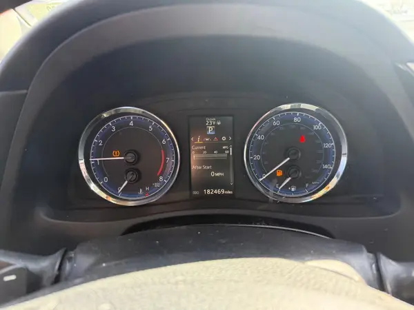 5YFBURHE6HP696379 2017 TOYOTA COROLLA - Image 8