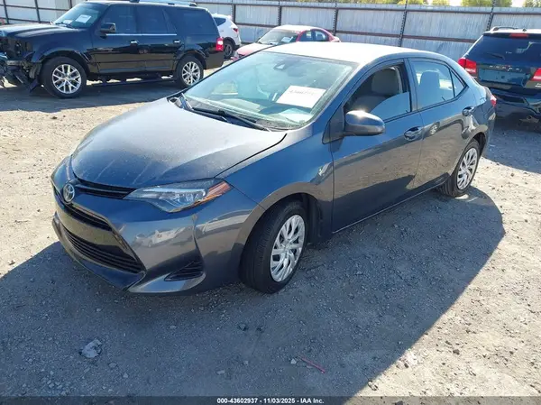 5YFBURHE6HP696608 2017 TOYOTA COROLLA - Image 2