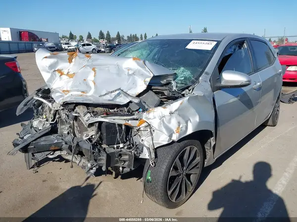 5YFBURHE6HP700138 2017 TOYOTA COROLLA - Image 2
