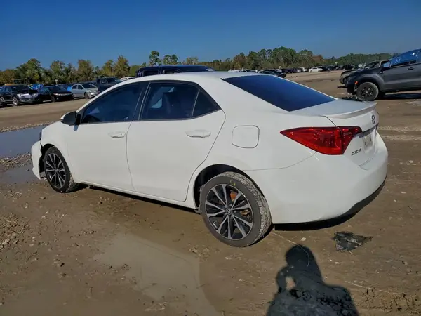 5YFBURHE6HP702584 2017 TOYOTA COROLLA - Image 2