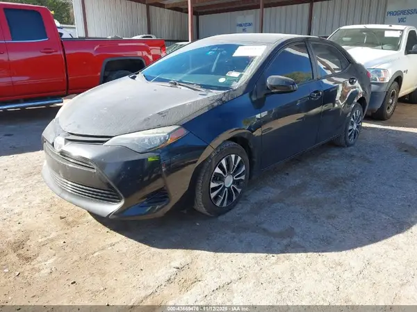 5YFBURHE6HP705386 2017 TOYOTA COROLLA - Image 2