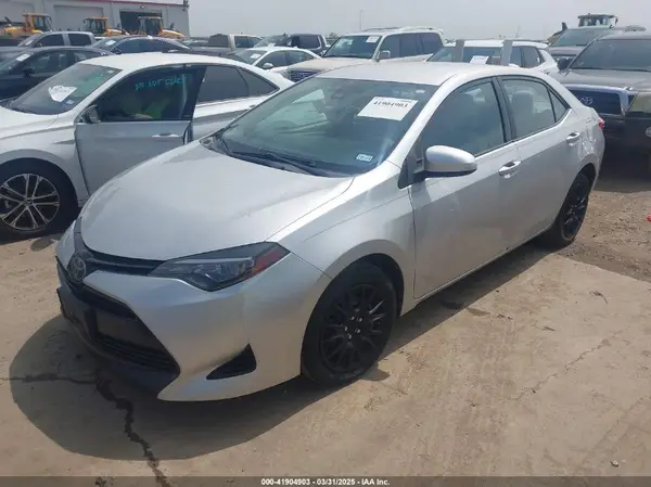 5YFBURHE6HP708546 2017 TOYOTA COROLLA - Image 2