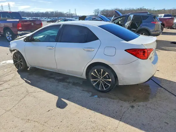 5YFBURHE6HP708949 2017 TOYOTA COROLLA - Image 2