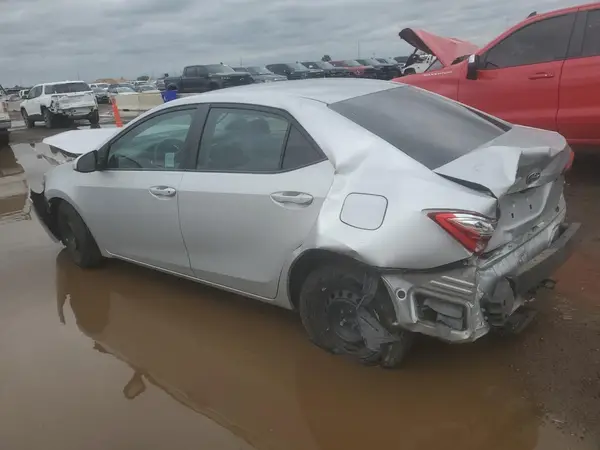 5YFBURHE6HP710121 2017 TOYOTA COROLLA - Image 2