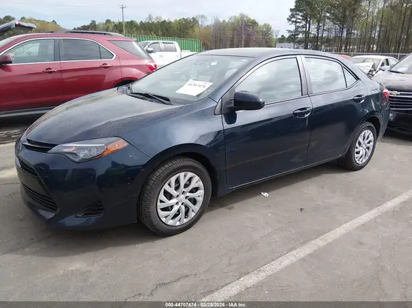 5YFBURHE6HP710975 2017 TOYOTA COROLLA - Image 2