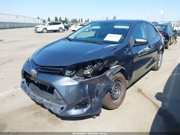 5YFBURHE6HP711849 2017 TOYOTA COROLLA - Image 2