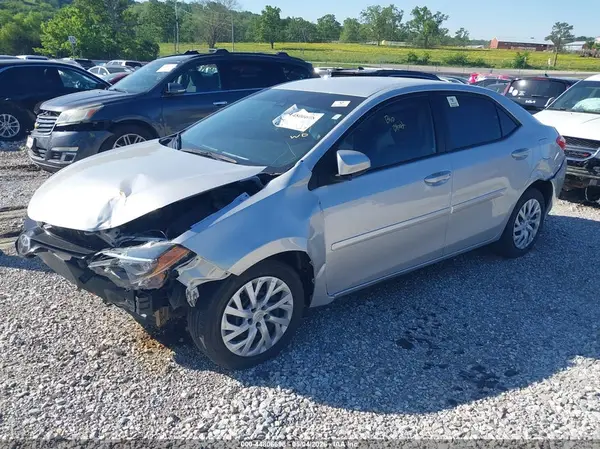 5YFBURHE6HP721605 2017 TOYOTA COROLLA - Image 2
