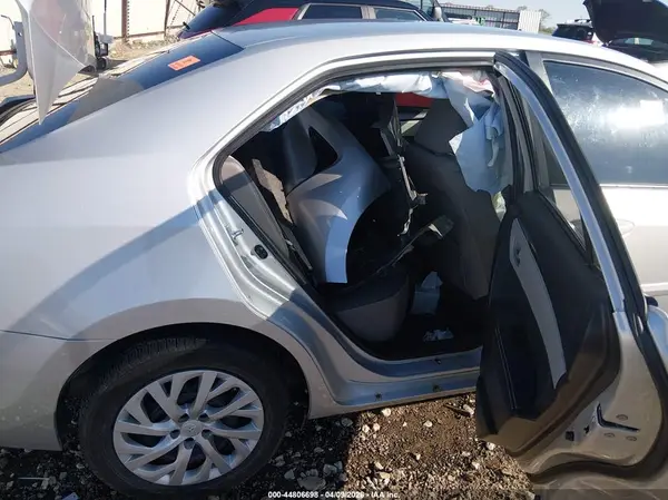5YFBURHE6HP721605 2017 TOYOTA COROLLA - Image 8
