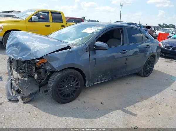 5YFBURHE6HP724312 2017 TOYOTA COROLLA - Image 2