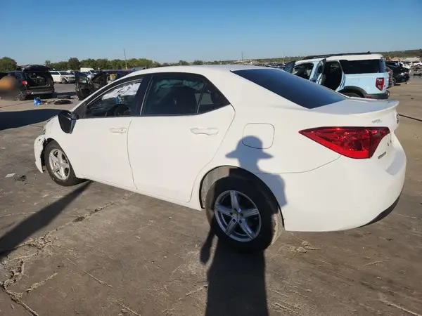 5YFBURHE6HP725086 2017 TOYOTA COROLLA - Image 2