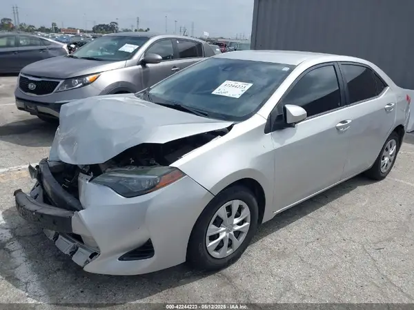 5YFBURHE6HP729493 2017 TOYOTA COROLLA - Image 2
