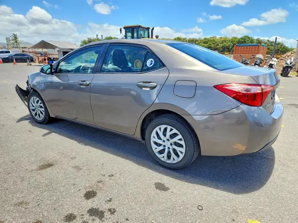 5YFBURHE6HP731423 2017 TOYOTA COROLLA - Image 2