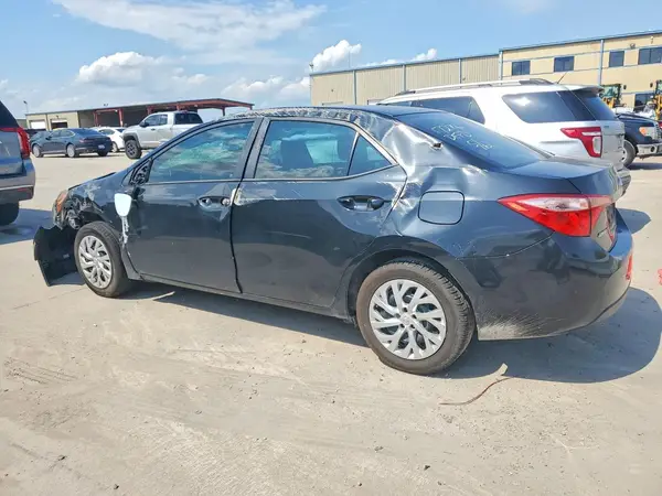 5YFBURHE6HP735858 2017 TOYOTA COROLLA - Image 2