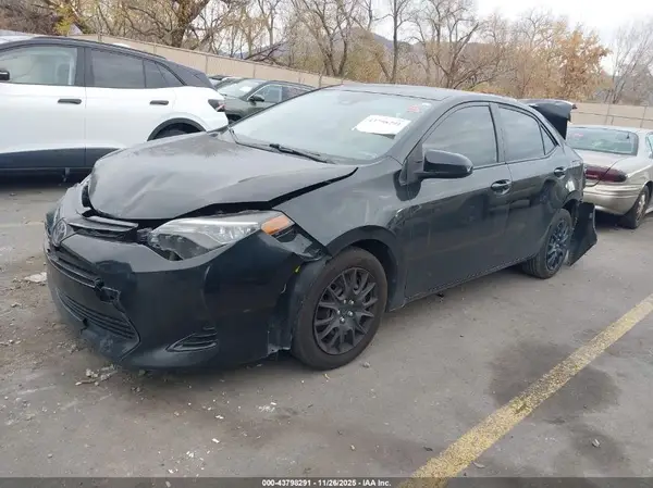 5YFBURHE6HP736072 2017 TOYOTA COROLLA - Image 2
