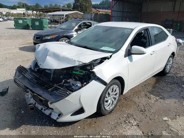 5YFBURHE6HP737349 2017 TOYOTA COROLLA - Image 2