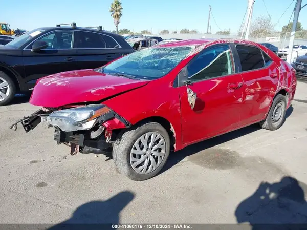 5YFBURHE6JP740645 2018 TOYOTA COROLLA - Image 2