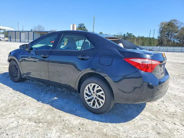 5YFBURHE6JP740967 2018 TOYOTA COROLLA - Image 2