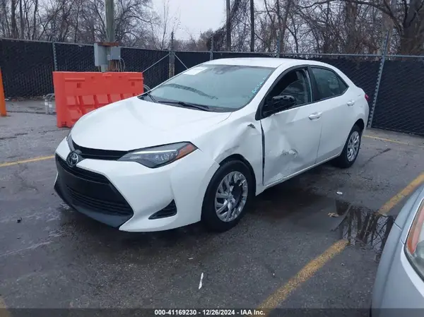5YFBURHE6JP741732 2018 TOYOTA COROLLA - Image 2