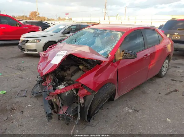 5YFBURHE6JP743996 2018 TOYOTA COROLLA - Image 2