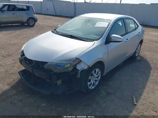 5YFBURHE6JP745229 2018 TOYOTA COROLLA - Image 2