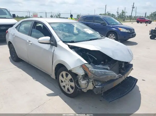 5YFBURHE6JP746865 2018 TOYOTA COROLLA - Image 1