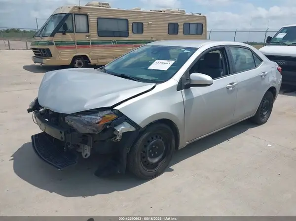 5YFBURHE6JP746865 2018 TOYOTA COROLLA - Image 2