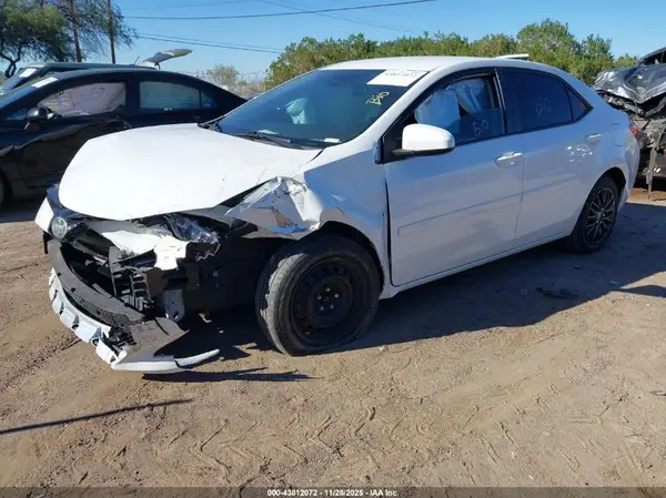 5YFBURHE6JP747935 2018 TOYOTA COROLLA - Image 2