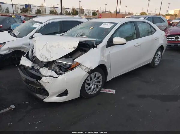 5YFBURHE6JP749815 2018 TOYOTA COROLLA - Image 2